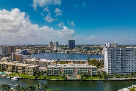 Copropriété à vendre à Hallandale Beach, Floride: 2 chambres, 106.84 m2 № 1945701 - photo 16