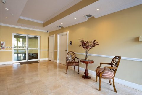 Copropriété à vendre à Hallandale Beach, Floride: 2 chambres, 106.84 m2 № 1945701 - photo 17