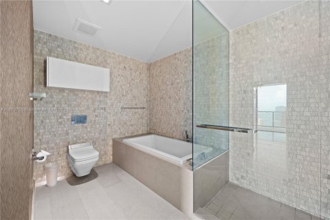 Condominio en alquiler en Miami, Florida, 1 dormitorio, 92.62 m2 № 1926556 - foto 21