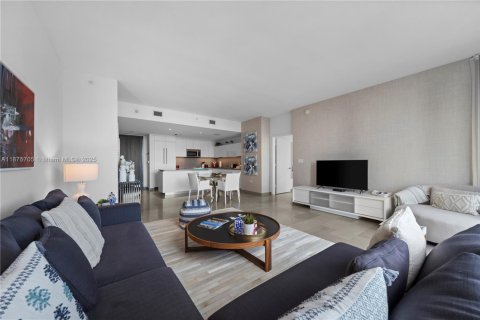 Condominio en alquiler en Miami, Florida, 1 dormitorio, 92.62 m2 № 1926556 - foto 5