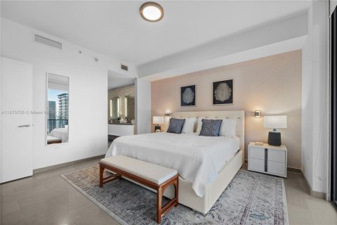 Condominio en alquiler en Miami, Florida, 1 dormitorio, 92.62 m2 № 1926556 - foto 16