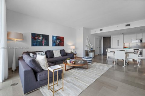 Condominio en alquiler en Miami, Florida, 1 dormitorio, 92.62 m2 № 1926556 - foto 4