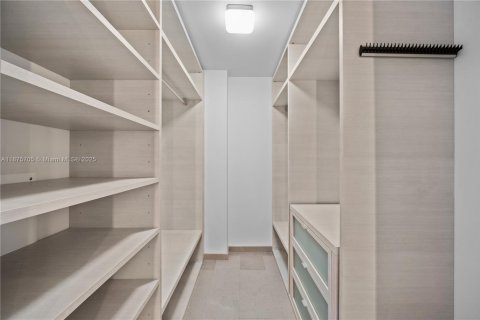 Condominio en alquiler en Miami, Florida, 1 dormitorio, 92.62 m2 № 1926556 - foto 23