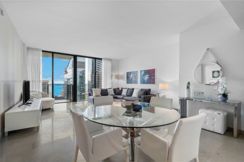 Condominio en alquiler en Miami, Florida, 1 dormitorio, 92.62 m2 № 1926556 - foto 3