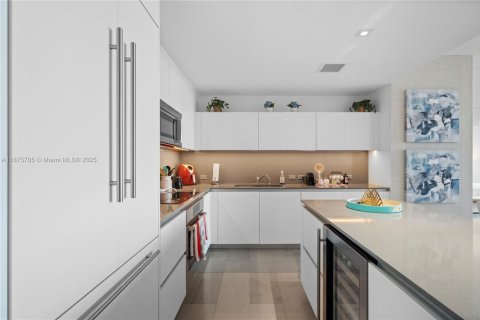 Condominio en alquiler en Miami, Florida, 1 dormitorio, 92.62 m2 № 1926556 - foto 7