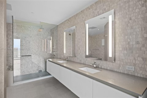 Condominio en alquiler en Miami, Florida, 1 dormitorio, 92.62 m2 № 1926556 - foto 20