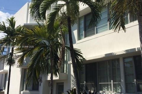 Copropriété à louer à Miami Beach, Floride: 40.6 m2 № 1929694 - photo 1