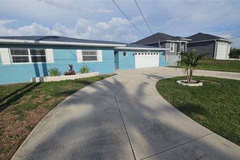 House in Punta Gorda, Florida 3 bedrooms, 160.16 sq.m. № 1808451 - photo 3