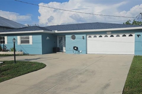 House in Punta Gorda, Florida 3 bedrooms, 160.16 sq.m. № 1808451 - photo 1