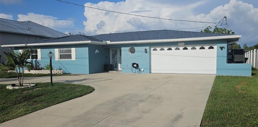 House in Punta Gorda, Florida 3 bedrooms, 160.16 sq.m. № 1808451