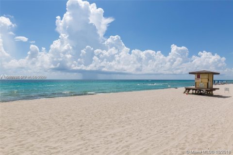 Купить кондоминиум в Холливуд, Флорида 1 спальня, 94.85м2, № 2043464 - фото 4