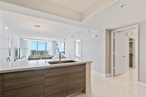 Condominio en venta en Sunny Isles Beach, Florida, 2 dormitorios, 143.16 m2 № 2030632 - foto 19
