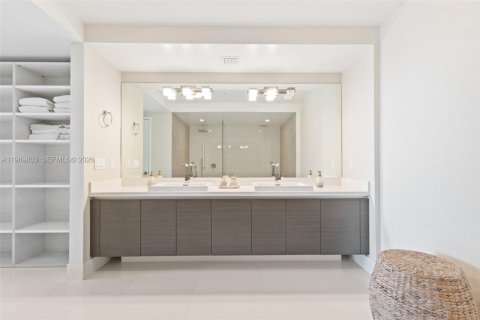 Condominio en venta en Sunny Isles Beach, Florida, 2 dormitorios, 143.16 m2 № 2030632 - foto 23