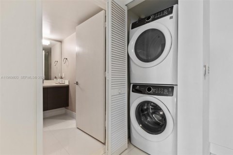 Condominio en venta en Sunny Isles Beach, Florida, 2 dormitorios, 143.16 m2 № 2030632 - foto 30