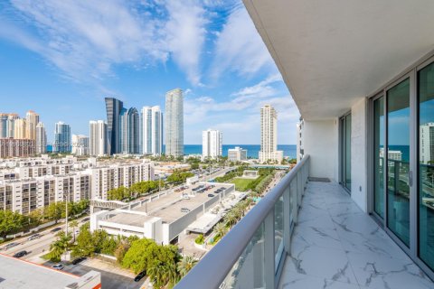 Condominio en venta en Sunny Isles Beach, Florida, 2 dormitorios, 143.16 m2 № 2030632 - foto 2