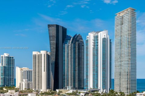 Condominio en venta en Sunny Isles Beach, Florida, 2 dormitorios, 143.16 m2 № 2030632 - foto 8