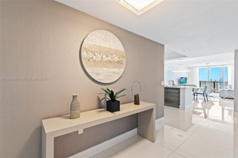 Condominio en venta en Sunny Isles Beach, Florida, 2 dormitorios, 143.16 m2 № 2030632 - foto 10