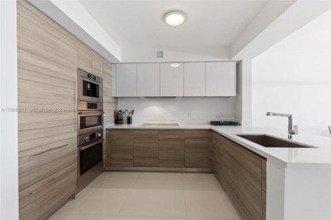 Condominio en venta en Sunny Isles Beach, Florida, 2 dormitorios, 143.16 m2 № 2030632 - foto 17