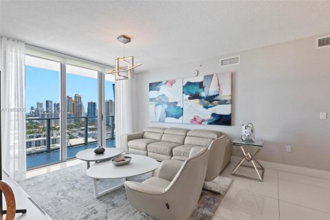 Condominio en venta en Sunny Isles Beach, Florida, 2 dormitorios, 143.16 m2 № 2030632 - foto 12