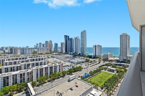 Condominio en venta en Sunny Isles Beach, Florida, 2 dormitorios, 143.16 m2 № 2030632 - foto 5