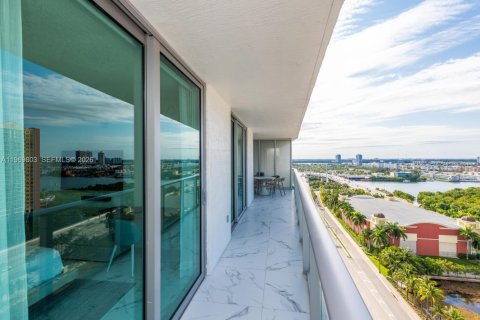 Condominio en venta en Sunny Isles Beach, Florida, 2 dormitorios, 143.16 m2 № 2030632 - foto 3