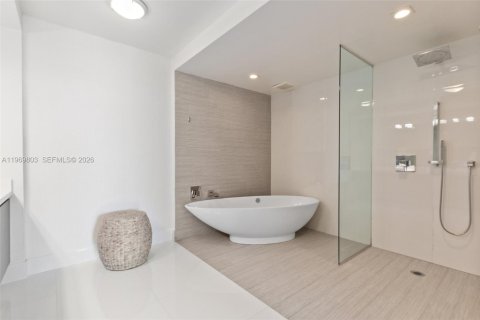 Condominio en venta en Sunny Isles Beach, Florida, 2 dormitorios, 143.16 m2 № 2030632 - foto 24