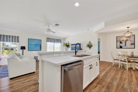 Casa en venta en Punta Gorda, Florida, 4 dormitorios, 167.69 m2 № 2197186 - foto 13