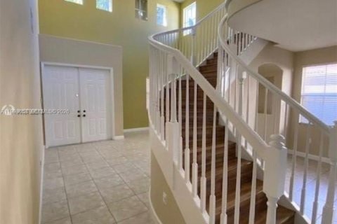 Villa ou maison à louer à Miami, Floride: 4 chambres, 337.51 m2 № 2068079 - photo 2
