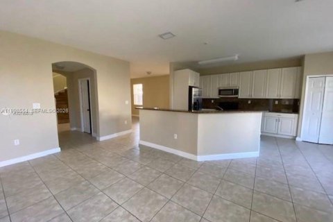 Villa ou maison à louer à Miami, Floride: 4 chambres, 337.51 m2 № 2068079 - photo 3