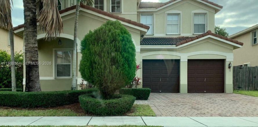 Villa ou maison à Miami, Floride 4 chambres, 337.51 m2 № 2068079