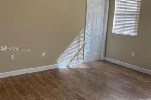 Villa ou maison à louer à Miami, Floride: 4 chambres, 337.51 m2 № 2068079 - photo 4