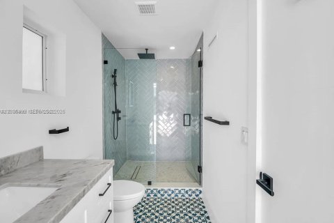 House in North Miami, Florida 3 bedrooms, 136.57 sq.m. № 2248424 - photo 17