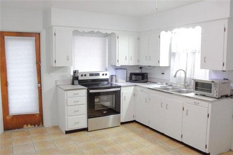 House in Lake Alfred, Florida 2 bedrooms, 77.29 sq.m. № 1314172 - photo 9