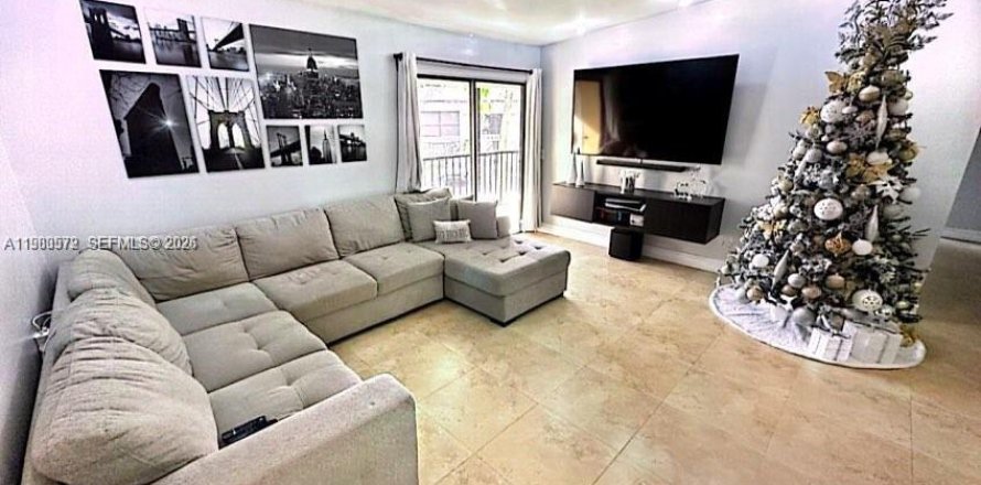 Кондоминиум с 2 спальнями в Майами, Флорида № 2048701