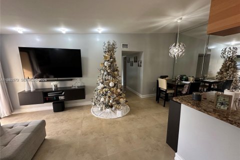 Купить кондоминиум в Майами, Флорида 2 спальни, 80.82м2, № 2048701 - фото 3