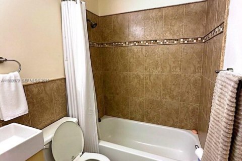 Купить кондоминиум в Майами, Флорида 2 спальни, 80.82м2, № 2048701 - фото 11