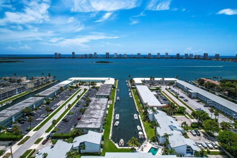 Condo in North Palm Beach, Florida, 2 bedrooms № 2178277