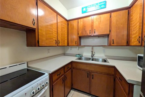 Immobilier commercial à vendre à Sarasota, Floride: 2 chambres, 107.02 m2 № 2431706 - photo 4