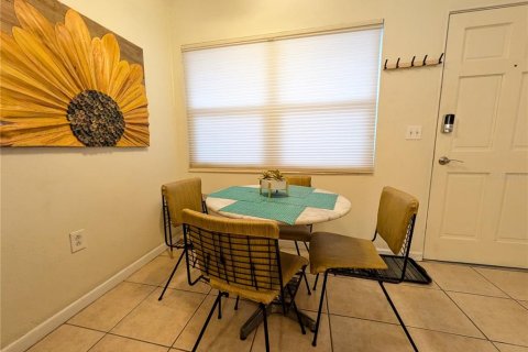 Immobilier commercial à vendre à Sarasota, Floride: 2 chambres, 107.02 m2 № 2431706 - photo 5