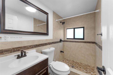 House in Miami, Florida 1 bedroom, 27.87 sq.m. № 2003040 - photo 5