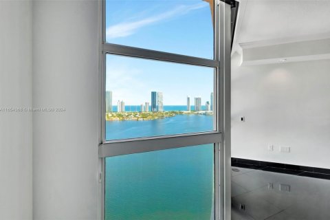 Condo in Aventura, Florida, 3 bedrooms  № 1370804 - photo 21