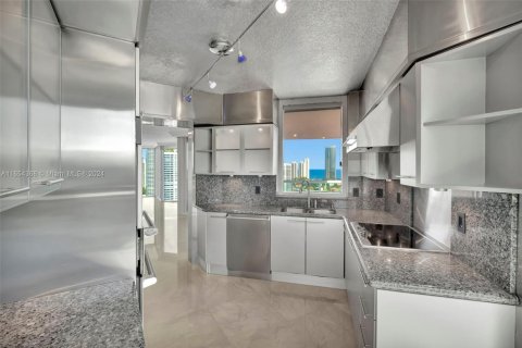Condo in Aventura, Florida, 3 bedrooms  № 1370804 - photo 17