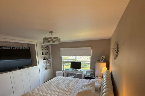 Copropriété à vendre à Miami, Floride: 3 chambres, 178.84 m2 № 1746203 - photo 29