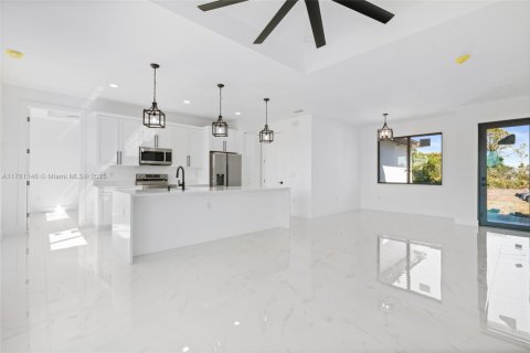 House in Lehigh Acres, Florida 3 bedrooms № 1861082 - photo 9