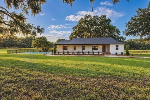 Villa ou maison à Oxford, Floride 4 chambres, 279.26 m2 № 2408955