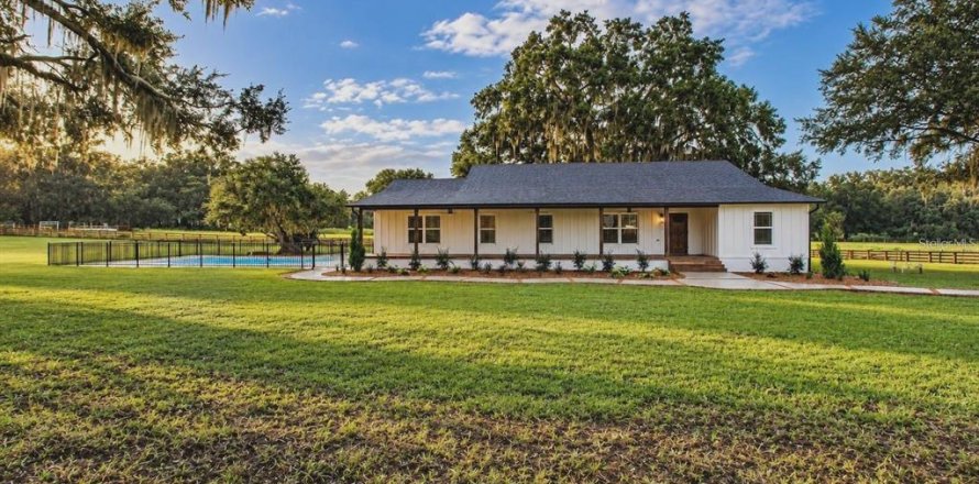 Villa ou maison à Oxford, Floride 4 chambres, 279.26 m2 № 2408955