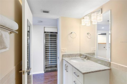 Condominio en alquiler en Sarasota, Florida, 3 dormitorios, 215.07 m2 № 1883035 - foto 23