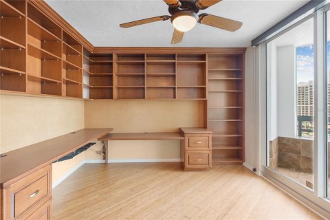 Condominio en alquiler en Sarasota, Florida, 3 dormitorios, 215.07 m2 № 1883035 - foto 18