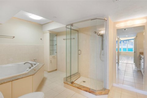 Condominio en alquiler en Sarasota, Florida, 3 dormitorios, 215.07 m2 № 1883035 - foto 27
