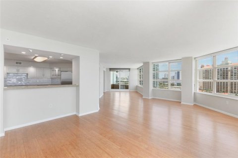 Condominio en alquiler en Sarasota, Florida, 3 dormitorios, 215.07 m2 № 1883035 - foto 9